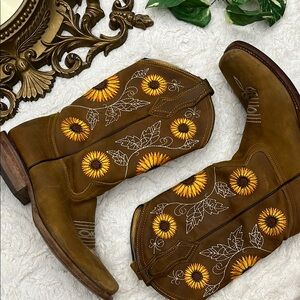 La Sierra Brown Cowboy Boots with Sunflower Embroidery
